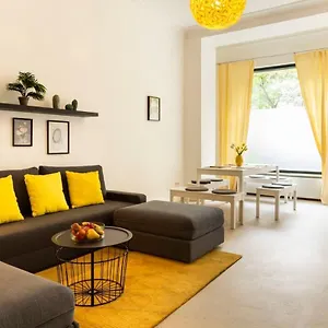 Modern 2 Bedroom In Schoeneberg Apartment